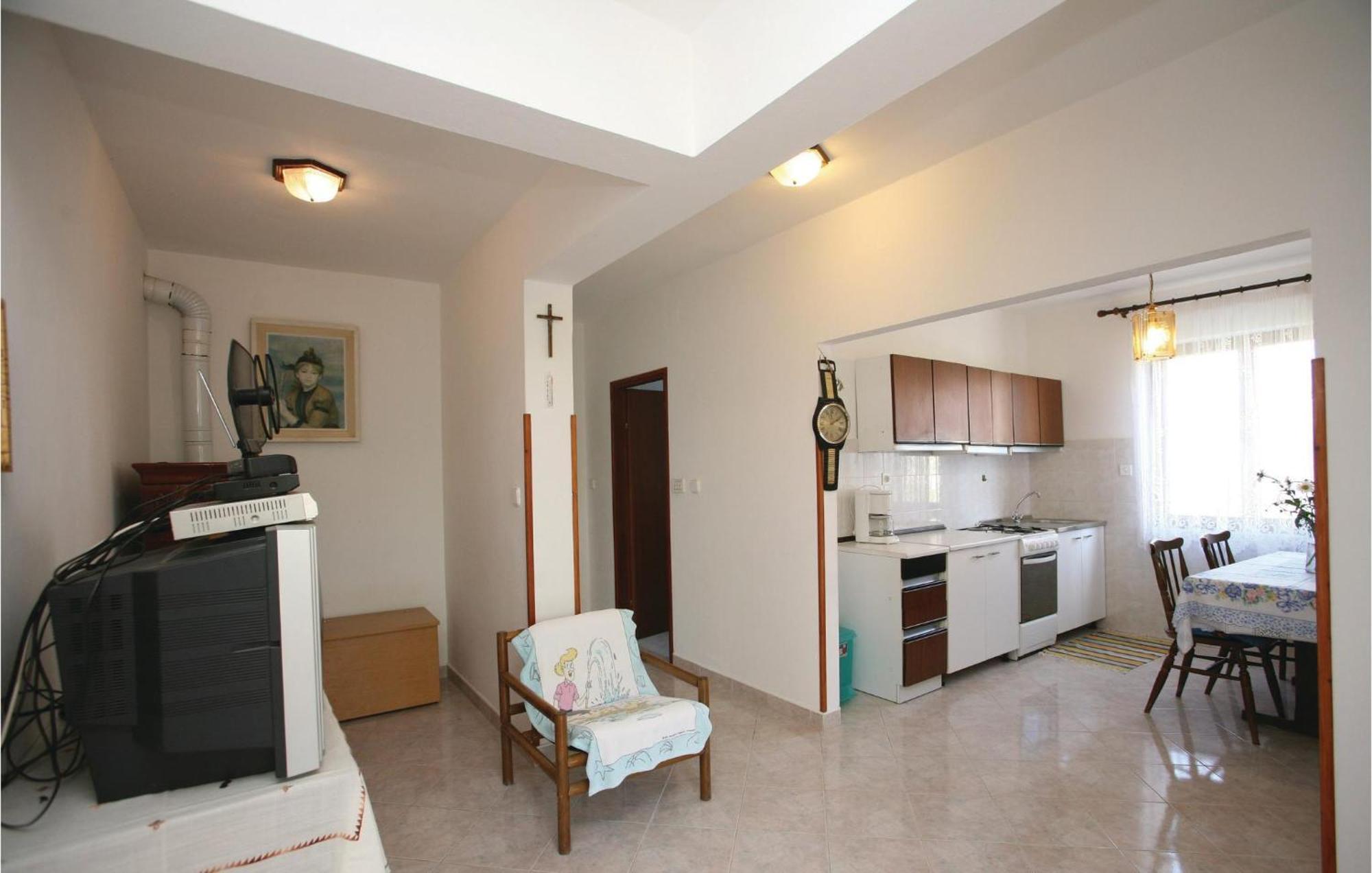 2 Bedroom Gorgeous Apartment In Labin Raša Buitenkant foto
